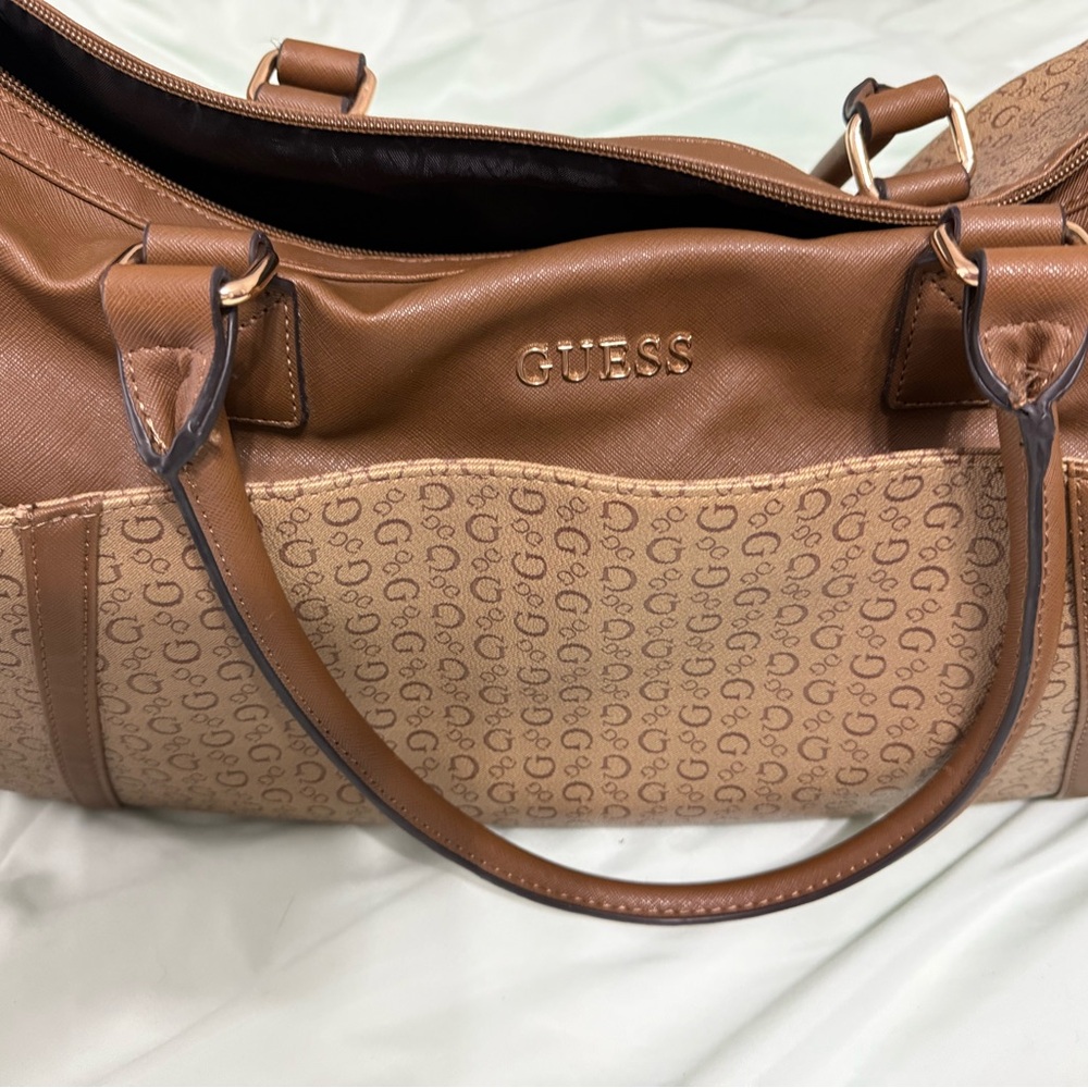 Guess Large Weekender Travel Duffel Bag - Picture 8 of 8